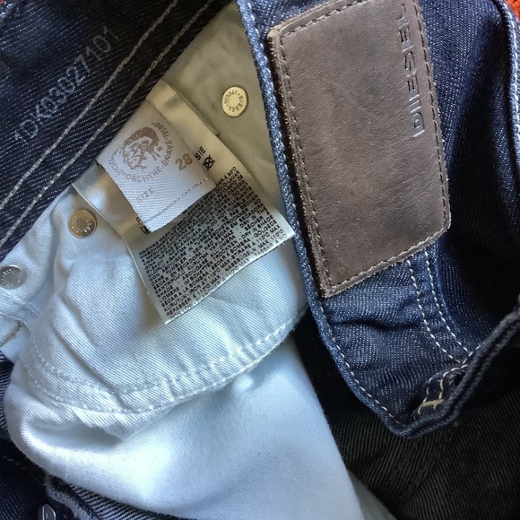 DIESEL Viker-R-Box Straight Cut Denim Jeans - Picture 5 of 7